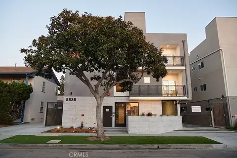 8836 Reading, Los Angeles, CA 90045
