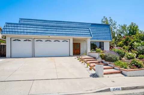 25432 Cadillac, Laguna Hills, CA 92653