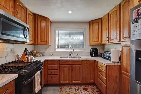 Kitchen - 3367 Gingham Ct, Chino Hills, CA 91709 photo 4 of 6