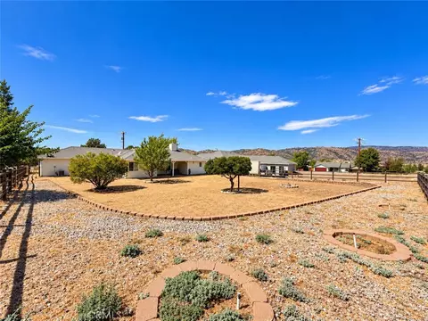 Exterior - 18220 Bowie, Tehachapi, CA 93561 photo 7 of 10
