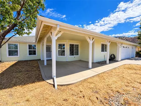 Exterior - 18220 Bowie, Tehachapi, CA 93561 photo 2 of 10