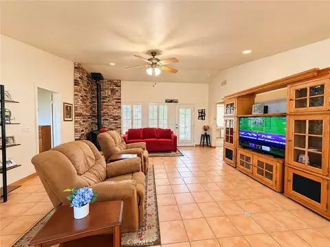 Living - 18220 Bowie, Tehachapi, CA 93561 photo 2 of 5