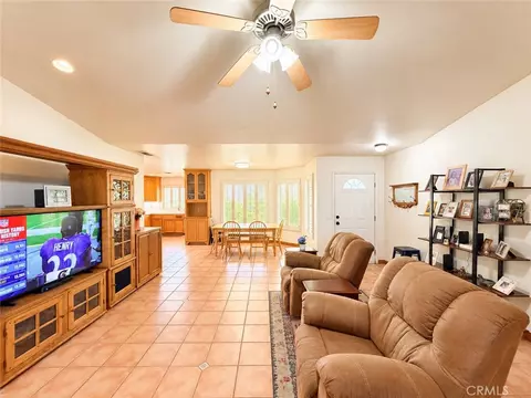 Living - 18220 Bowie, Tehachapi, CA 93561 photo 5 of 5