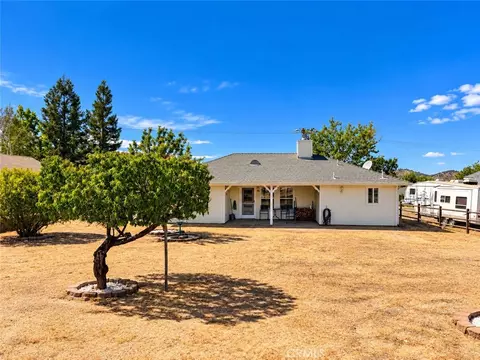 Exterior - 18220 Bowie, Tehachapi, CA 93561 photo 6 of 10