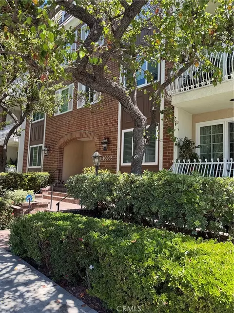 10668 Eastborne #203, Los Angeles, CA 90024