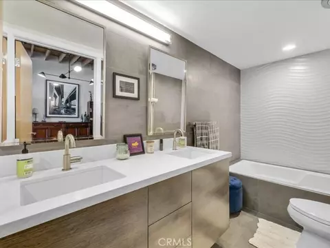 Bath - 1100 E 3rd #204, Long Beach, CA 90802 photo 1 of 3