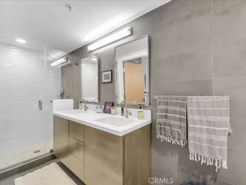 Bath - 1100 E 3rd #204, Long Beach, CA 90802 photo 2 of 3