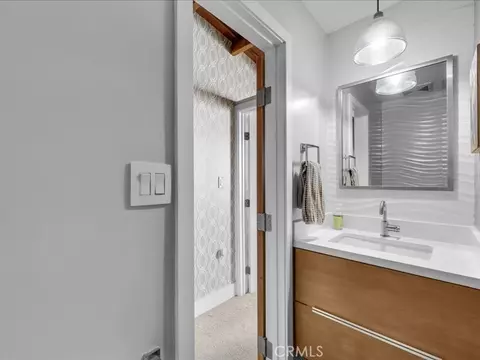 Bath - 1100 E 3rd #204, Long Beach, CA 90802 photo 3 of 3