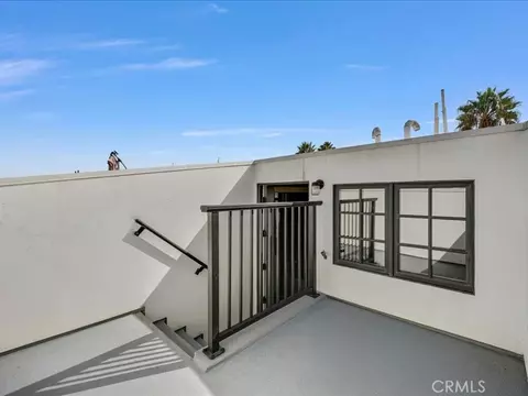 Exterior - 1100 E 3rd #204, Long Beach, CA 90802 photo 1 of 5