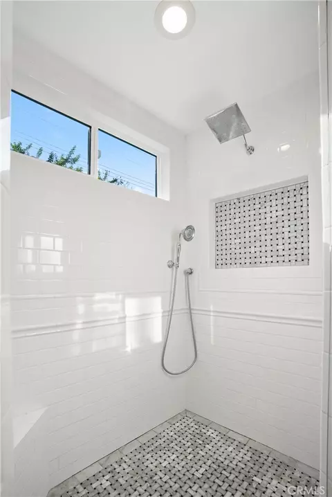 Bath - 2973 Java Rd, Costa Mesa, CA 92626 photo 3 of 7