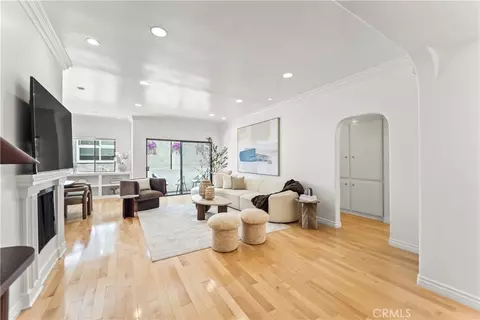 11928 Kiowa #105, Los Angeles, CA 90049