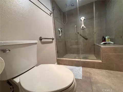 Bath - 12 Lago Norte, Irvine, CA 92612 photo 2 of 4