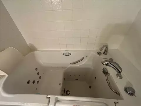 Bath - 12 Lago Norte, Irvine, CA 92612 photo 4 of 4