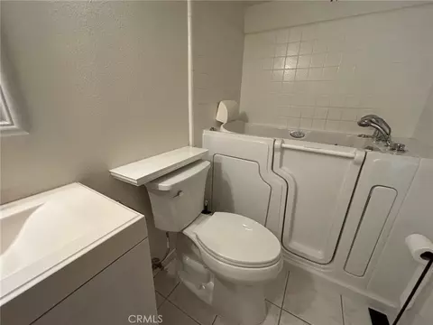 Bath - 12 Lago Norte, Irvine, CA 92612 photo 3 of 4
