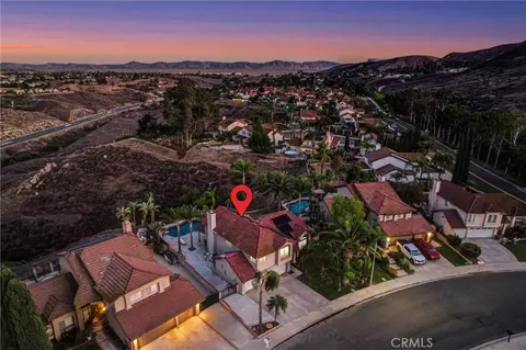 View/Area - 17102 Whispering Brk, Riverside, CA 92503 photo 5 of 6