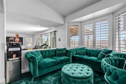 Living - 17102 Whispering Brk, Riverside, CA 92503 photo 4 of 5