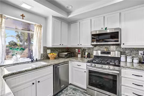 Kitchen - 17102 Whispering Brk, Riverside, CA 92503 photo 2 of 4