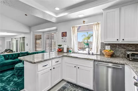 Kitchen - 17102 Whispering Brk, Riverside, CA 92503 photo 3 of 4