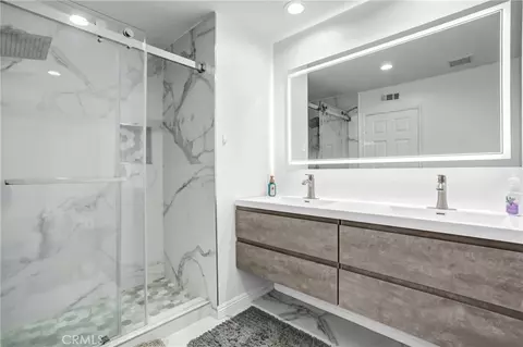 Bath - 17102 Whispering Brk, Riverside, CA 92503 photo 4 of 5
