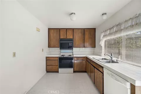 Kitchen - 4862 Redbluff Cir, Irvine, CA 92604 photo 2 of 3