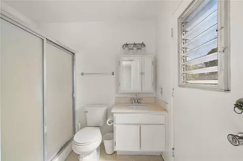 Bath - 4862 Redbluff Cir, Irvine, CA 92604 photo 2 of 2