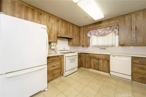 Kitchen - 6285 E Metz, Long Beach, CA 90808 photo 2 of 3