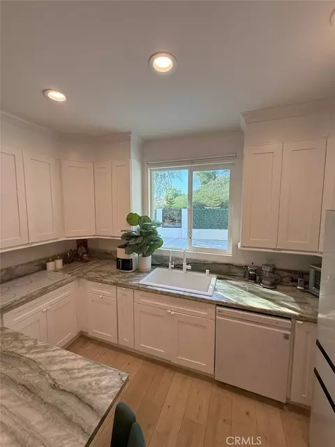 Kitchen - 28491 Nicholas Cir, Saugus, CA 91350 photo 7 of 7