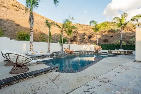 Exterior - 28491 Nicholas Cir, Saugus, CA 91350 photo 3 of 11