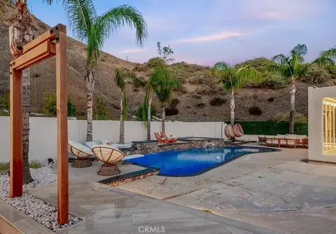 Exterior - 28491 Nicholas Cir, Saugus, CA 91350 photo 10 of 11