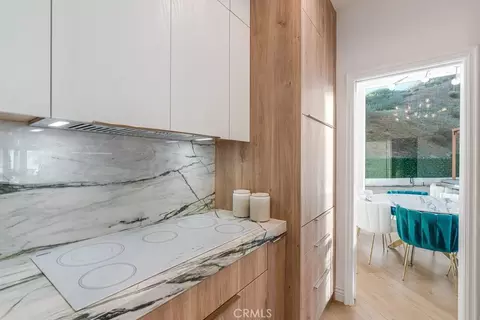 Kitchen - 28491 Nicholas Cir, Saugus, CA 91350 photo 6 of 7