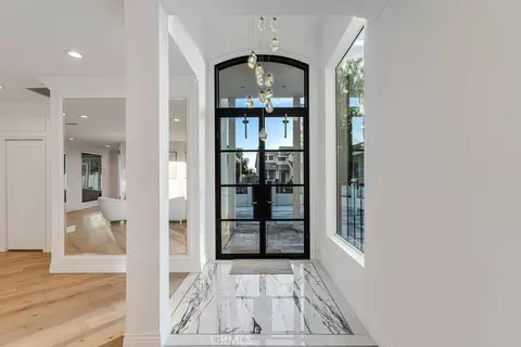 Entry Way - 28491 Nicholas Cir, Saugus, CA 91350 photo 4 of 5