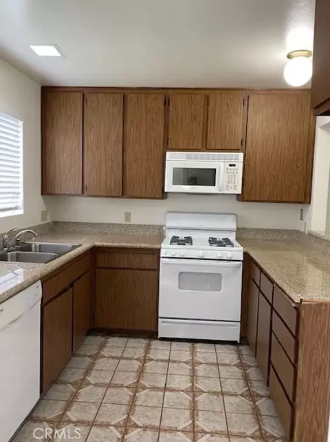 Kitchen - 44 Timber Run, Irvine, CA 92614 photo 3 of 3