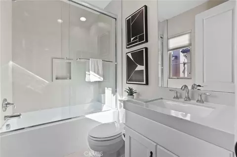 Bath - 10 Shadybend, Irvine, CA 92602 photo 2 of 3