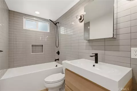 Bath - 421 Larry Ln, Placentia, CA 92870 photo 3 of 7