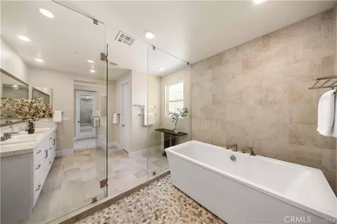 Bath - 53 Bellatrix, Irvine, CA 92618 photo 2 of 6