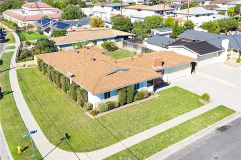 8805 Stardust Ln, Anaheim, CA 92804