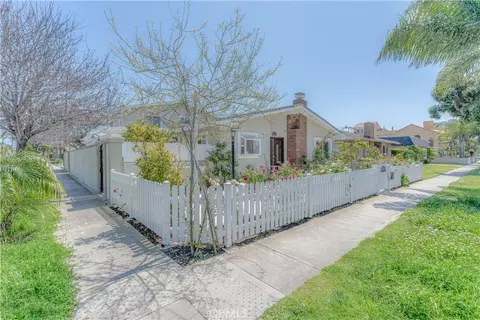 526 17th St, Huntington Beach, CA 92648