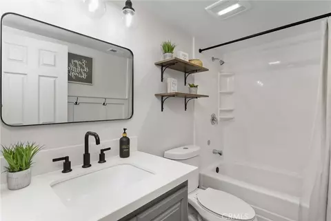 Bath - 11678 Sueno Ct, Fontana, CA 92337 photo 1 of 4