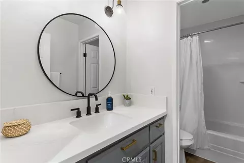 Bath - 11678 Sueno Ct, Fontana, CA 92337 photo 2 of 4