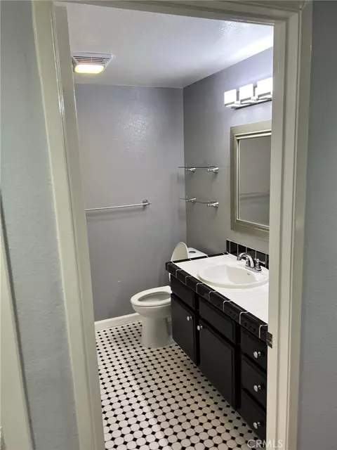 Bath - 74 Woodleaf, Irvine, CA 92614 photo 2 of 2