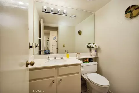 Bath - 13576 Eucalyptus St, Tustin, CA 92782 photo 1 of 5