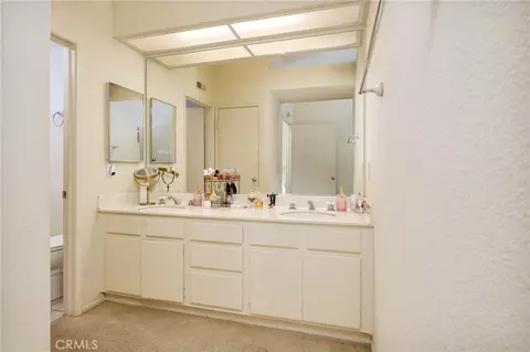 Bath - 13576 Eucalyptus St, Tustin, CA 92782 photo 4 of 5