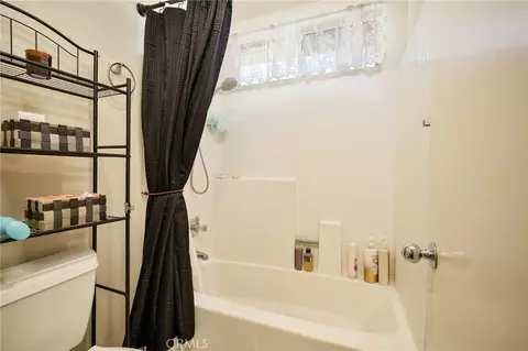 Bath - 13576 Eucalyptus St, Tustin, CA 92782 photo 3 of 5