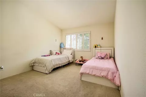 Bedroom - 13576 Eucalyptus St, Tustin, CA 92782 photo 3 of 4