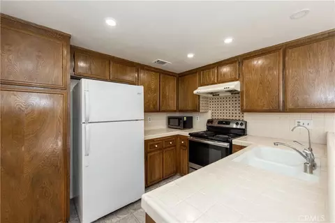 Kitchen - 735 Arcadia Ave #L, Arcadia, CA 91007 photo 2 of 2