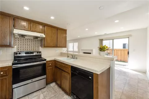 Kitchen - 735 Arcadia Ave #L, Arcadia, CA 91007 photo 1 of 2