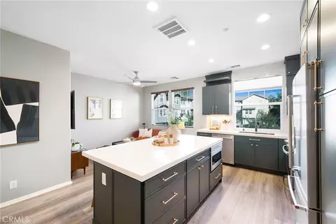 Kitchen - 34 Clifford Ln, Ladera Ranch, CA 92694 photo 4 of 7