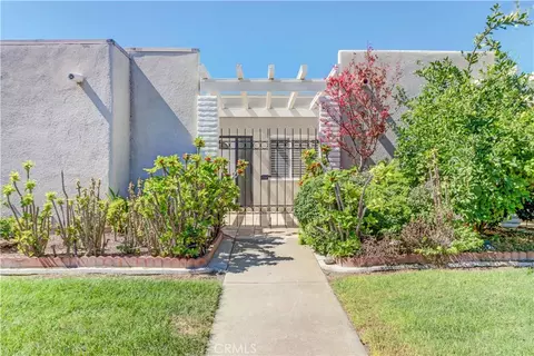 2005 Via Mariposa W #B, Laguna Woods, CA 92637
