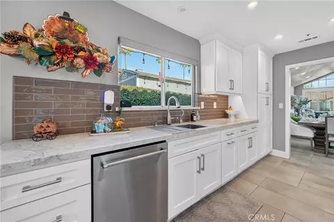 Kitchen - 13673 Berkeley Ct, Fontana, CA 92336 photo 2 of 4