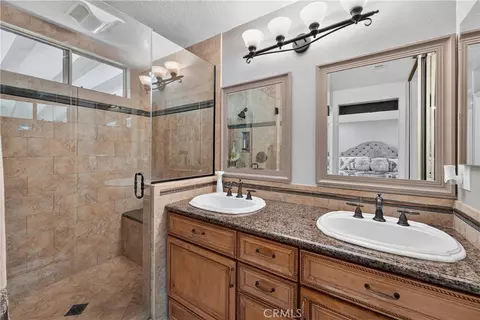 Bath - 13673 Berkeley Ct, Fontana, CA 92336 photo 3 of 4